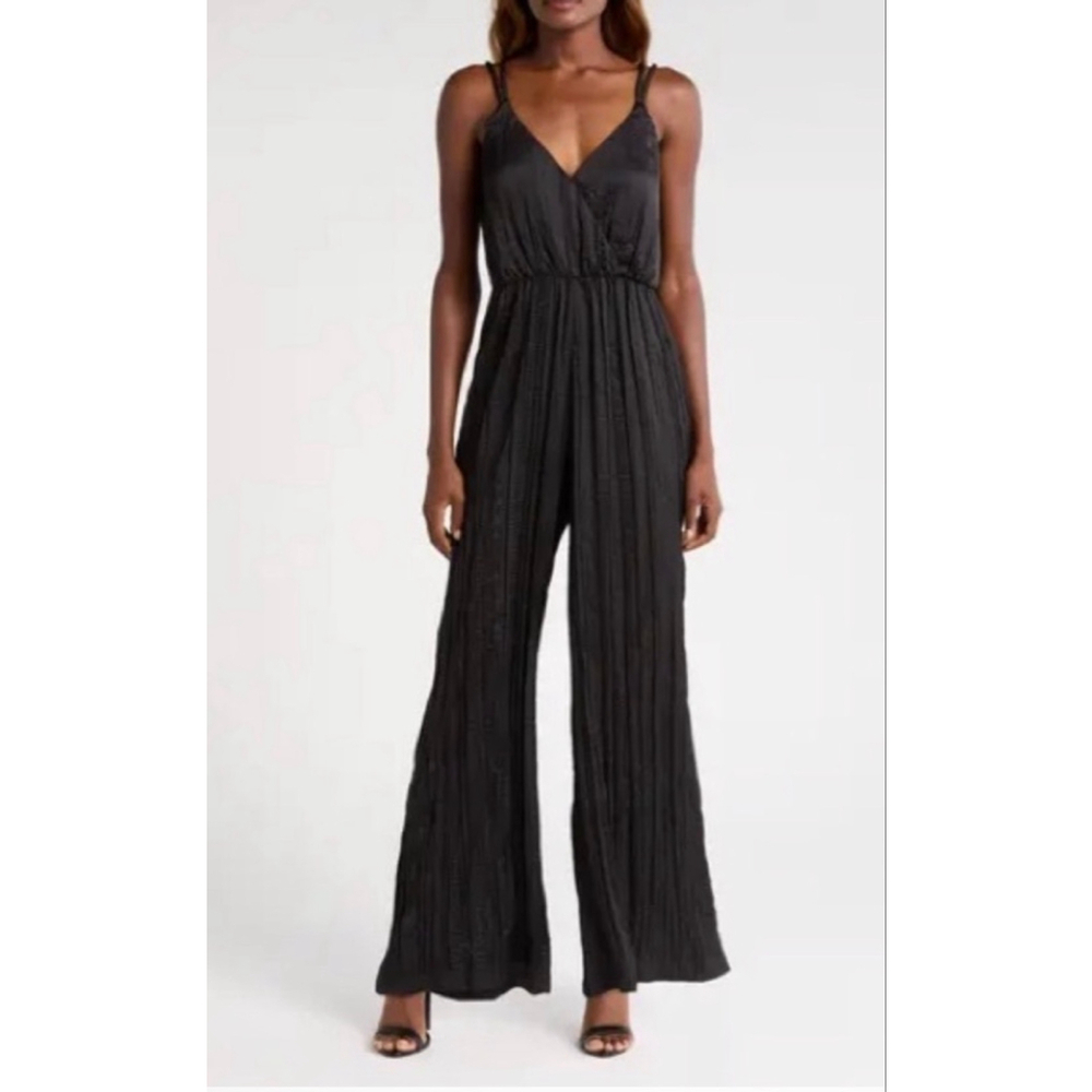 NWT Women's ASTR The Label Black Surplice Neck Plisse Satin Jumpsuit Xl
